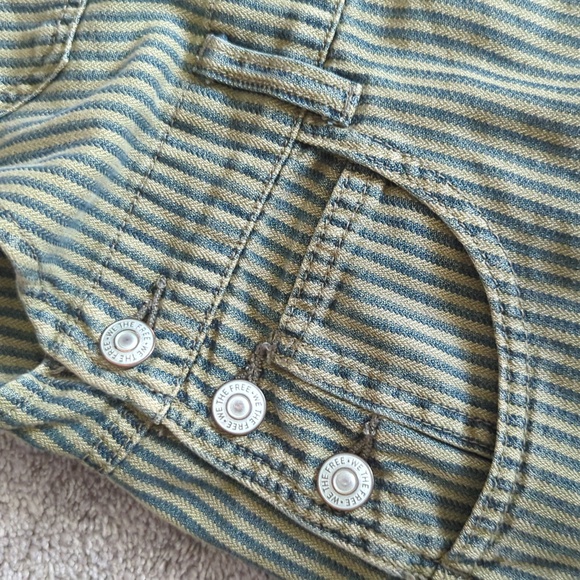 We the Free – Ziggy Denim Overall in Railroad Stripe – Olive Sparrow Green - Picture 10 of 10